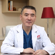 上海时光整形外科医院何晋龙医生照片