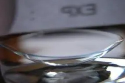 近视眼镜片宣传图
