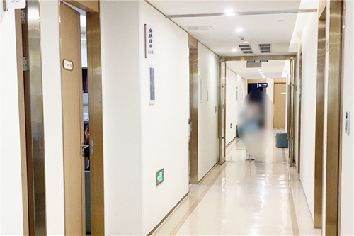 重庆星荣医疗美容医院诊疗区走廊环境