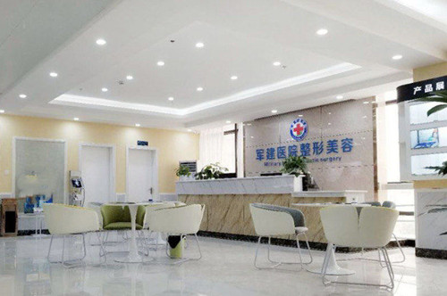 成都军建整形大厅等候区环境