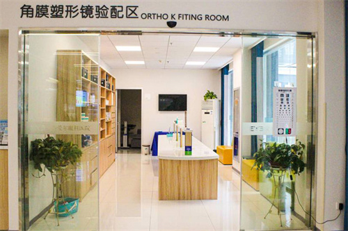 宜春爱尔眼科医院配镜区环境
