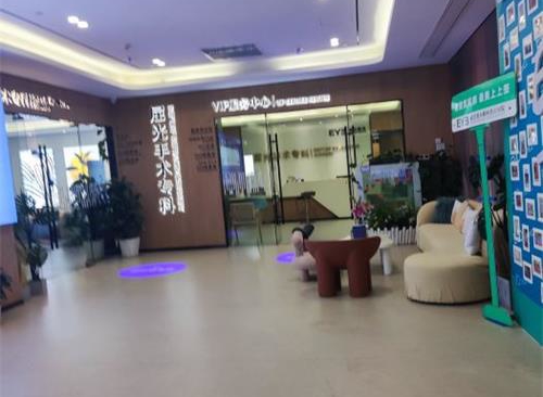 武汉爱尔眼科医院大厅环境