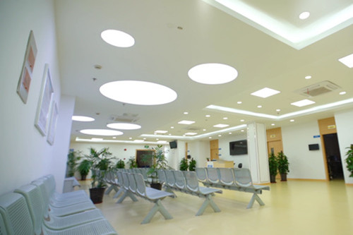 上海和平眼科大厅等候区