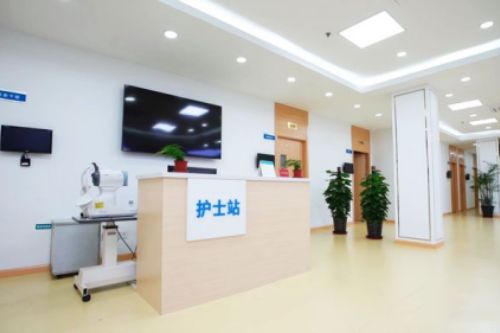 上海和平眼科医院护士站照片
