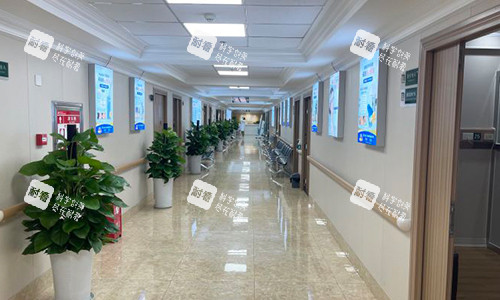 成都友谊医院疤痕科的走廊景观