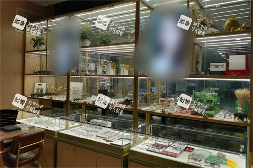 抚顺爱尔眼科医院1楼镜展区环境图