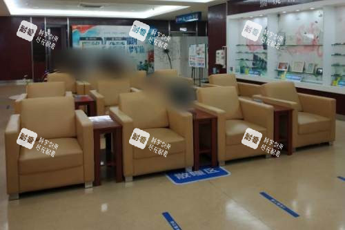 成都新视界眼科医院散瞳候诊区