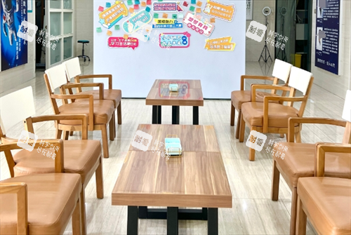 海口国爱近视医院休息区一角