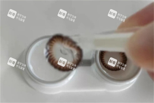 隐形眼镜