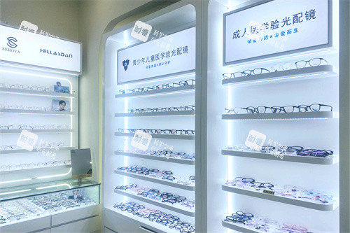 成都阳光爱盾眼科配镜展示区