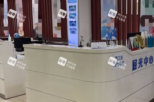 成都华厦眼科前台环境