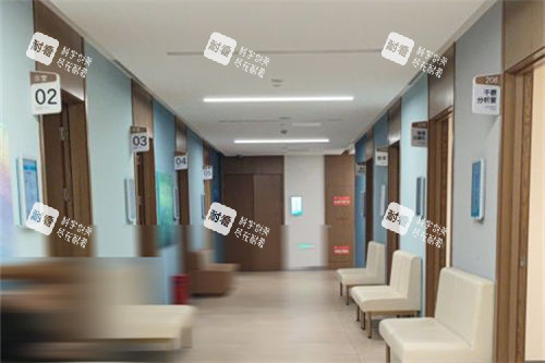 上海医大医院眼科走廊环境