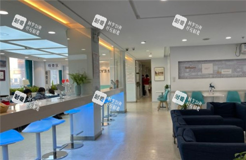 沈阳爱尔眼科医院大厅环境图