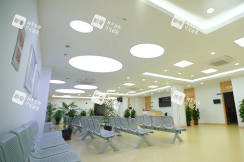 上海和平眼科大厅等候区