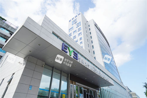 深圳爱尔眼科医院总院医院门口