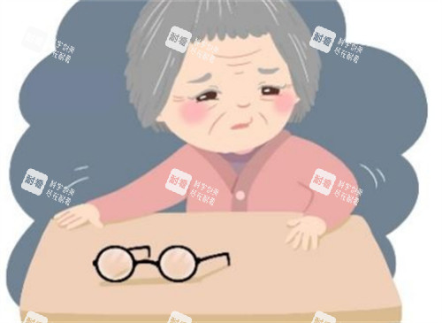 老花眼看不清东西的样子图片