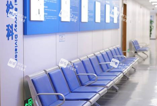 成都普瑞眼科过道休息等候区环境 成都普瑞眼科过道休息等候区环境
