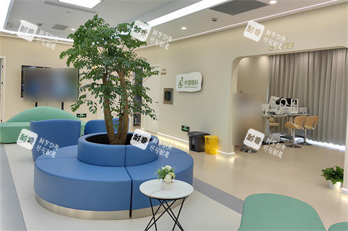 上海柠盟眼科门诊部大厅环境图