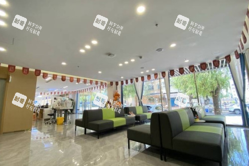 大连华厦眼科医院候诊区