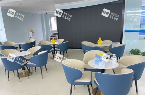 大连麦迪格眼科医院大厅休息区