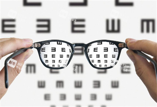 老花眼视物的样子图解
