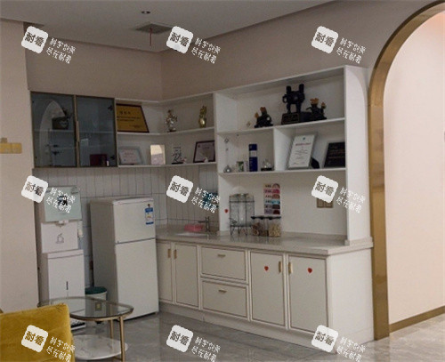 武汉月目医疗美容医院展示架 武汉月目医疗美容医院展示架