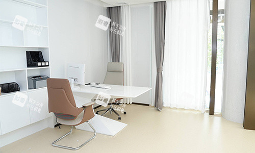 广州曙光华榜养发中心面诊室