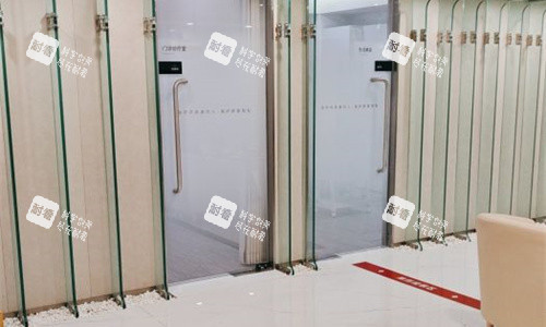 成都华生铂悦医疗美容诊室门口 成都华生铂悦医疗美容诊室门口