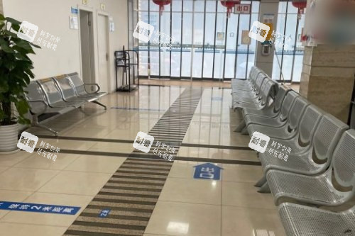 上海和平眼科医院候诊区