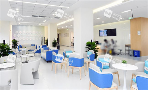 北京爱尔英智眼科休息区