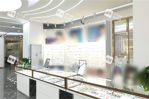 贵阳康视眼科医院配镜区