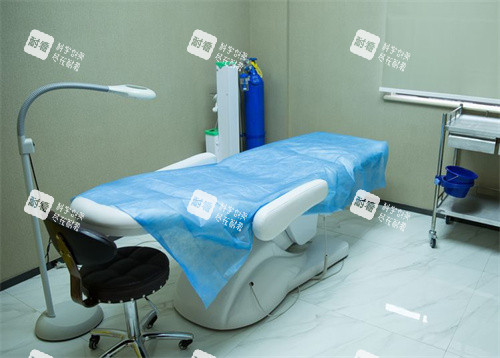 武汉恩吉娜中爱医疗美容医院治疗室