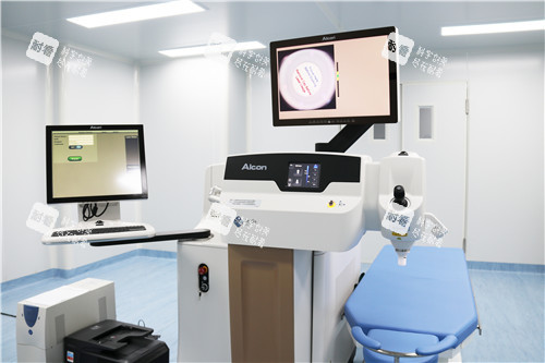 LenSx飞秒激光白内障手术设备