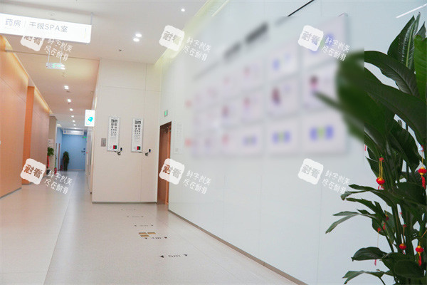 哈尔滨爱尔眼视光医院1楼大厅环境一角