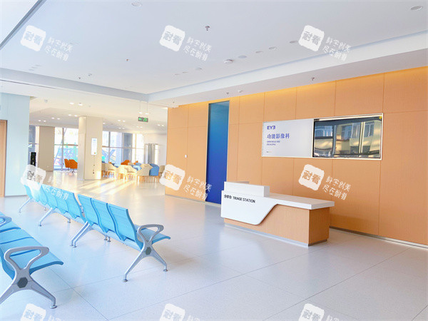 哈尔滨爱尔眼视光医院二楼候诊区环境