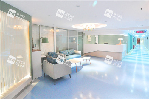 昆明华美美莱整形等候区一角