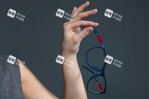 去掉眼镜示意图 去掉眼镜示意图