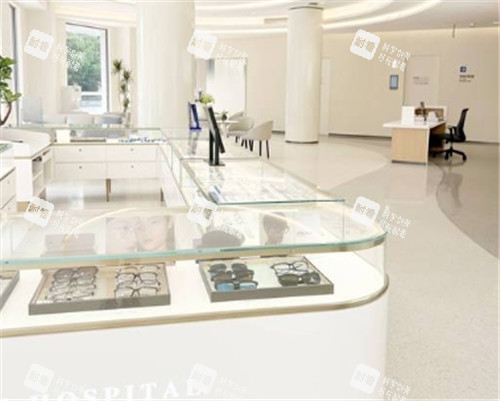 上海浦东爱尔眼科眼镜展示区