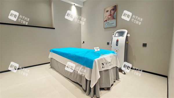 哈尔滨领艺医疗美容2楼治疗室环境展示图