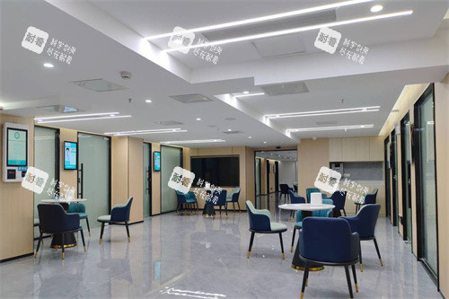 长沙中科皮肤病医院大厅休息区