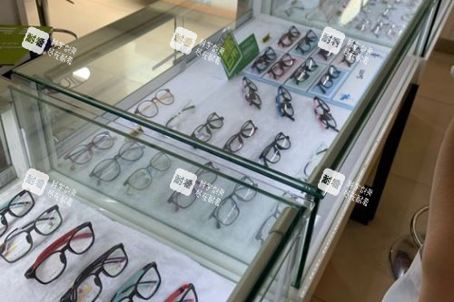 临沂新益民眼科医院配镜区