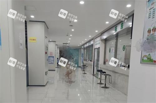 合肥东南眼科医院走廊环境