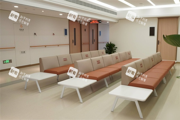 南宁普瑞眼科医院候诊区