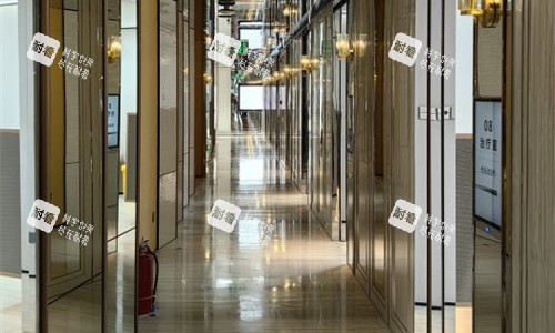 北京画美医院走廊诊室图