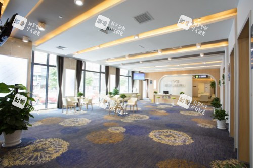 武汉爱尔眼科医院候诊区