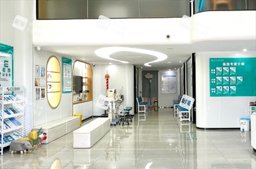 海口国爱近视医院验光区一角