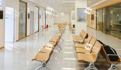 天津华厦眼科等候区