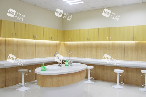 佛山爱尔眼科医院配镜室试戴区