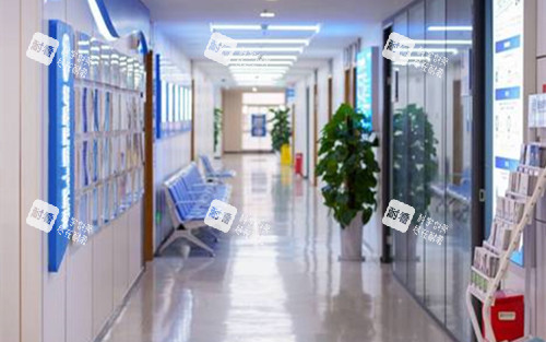 成都普瑞眼科内部过道环境