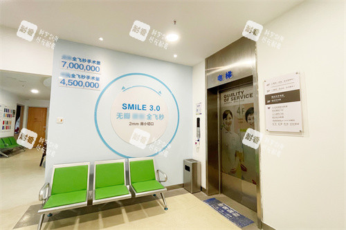 乐山爱尔眼科医院电梯间